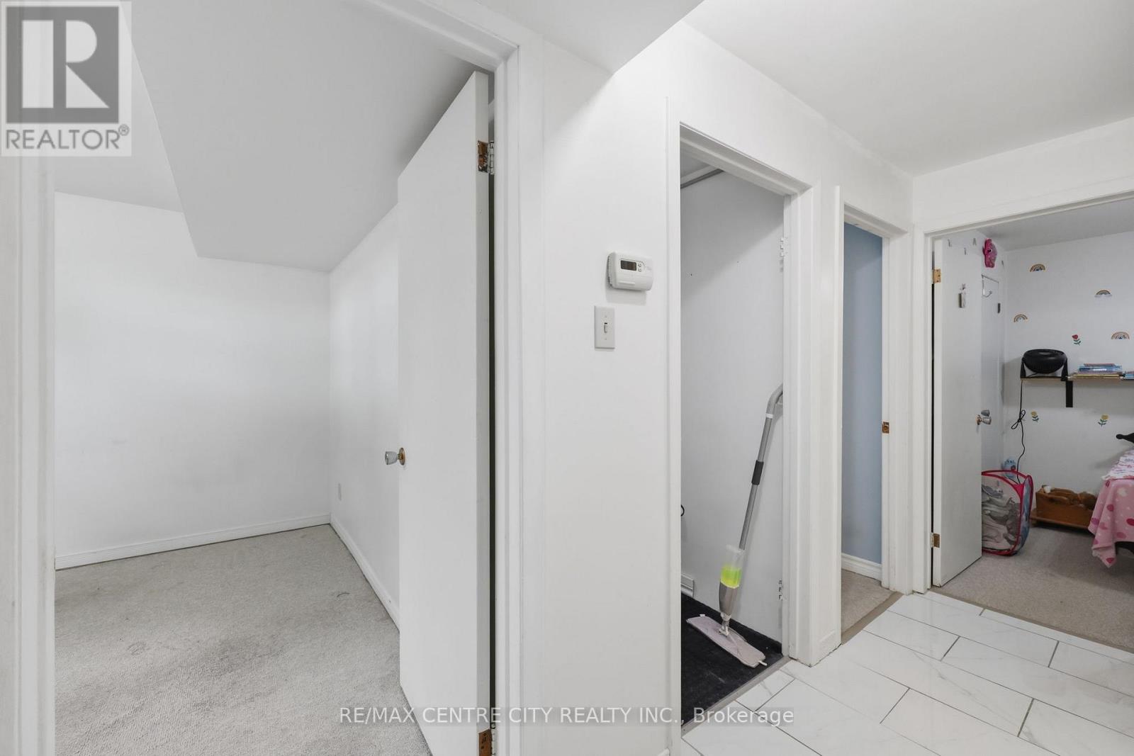 1564 NAIRN AVENUE - 18