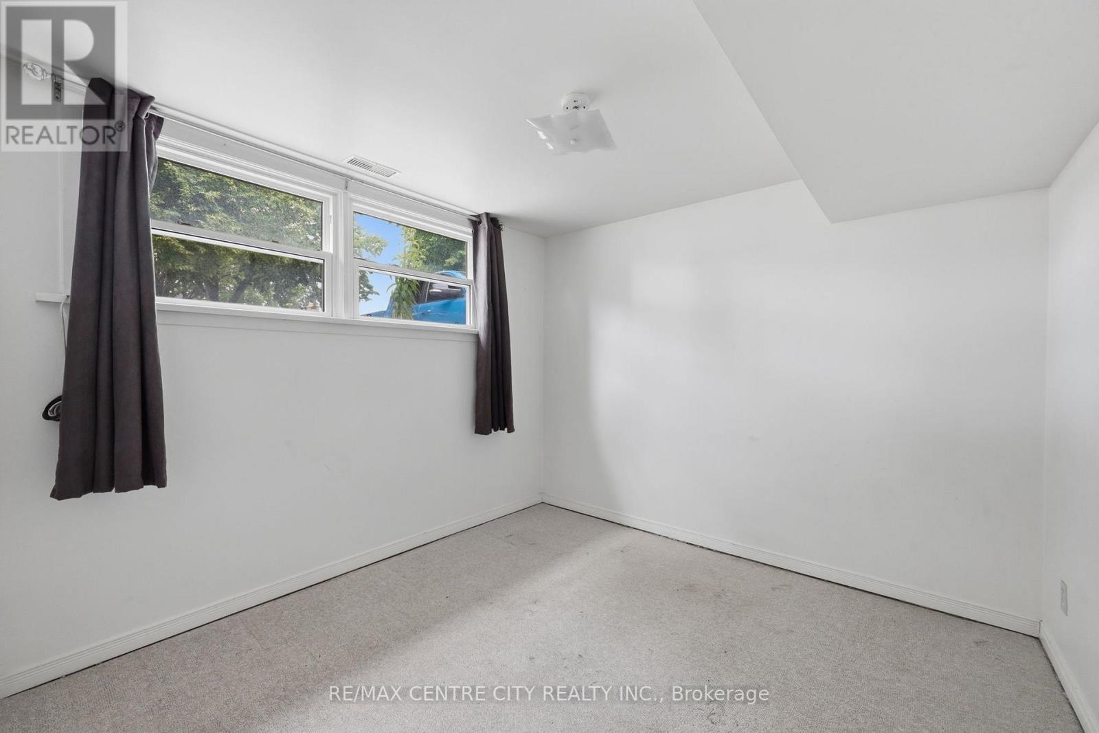1564 NAIRN AVENUE - 19