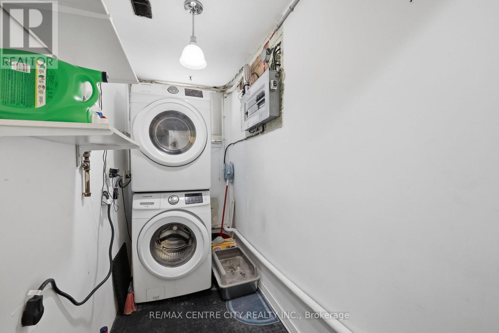 1564 NAIRN AVENUE - 23