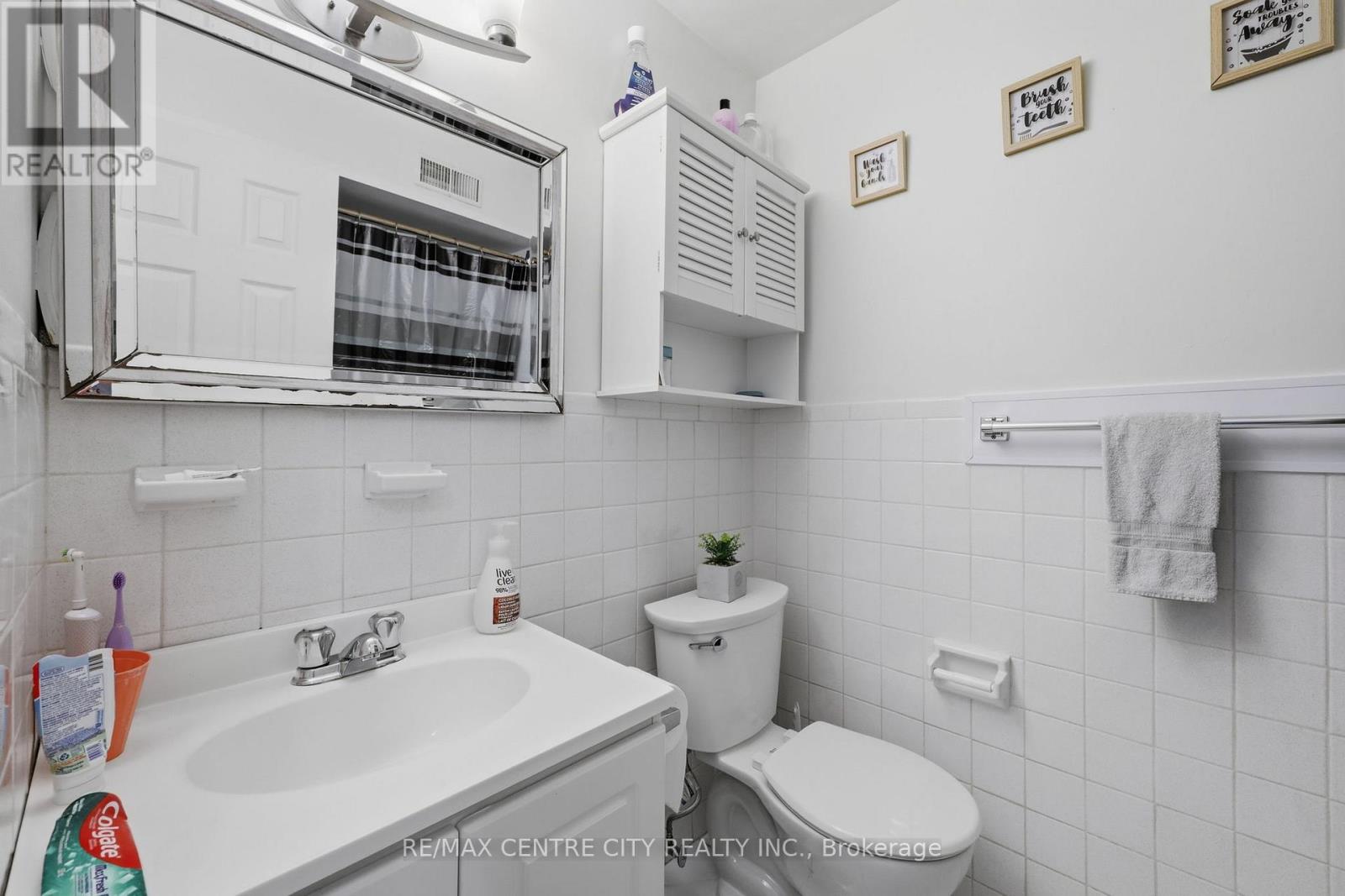 1564 NAIRN AVENUE - 24