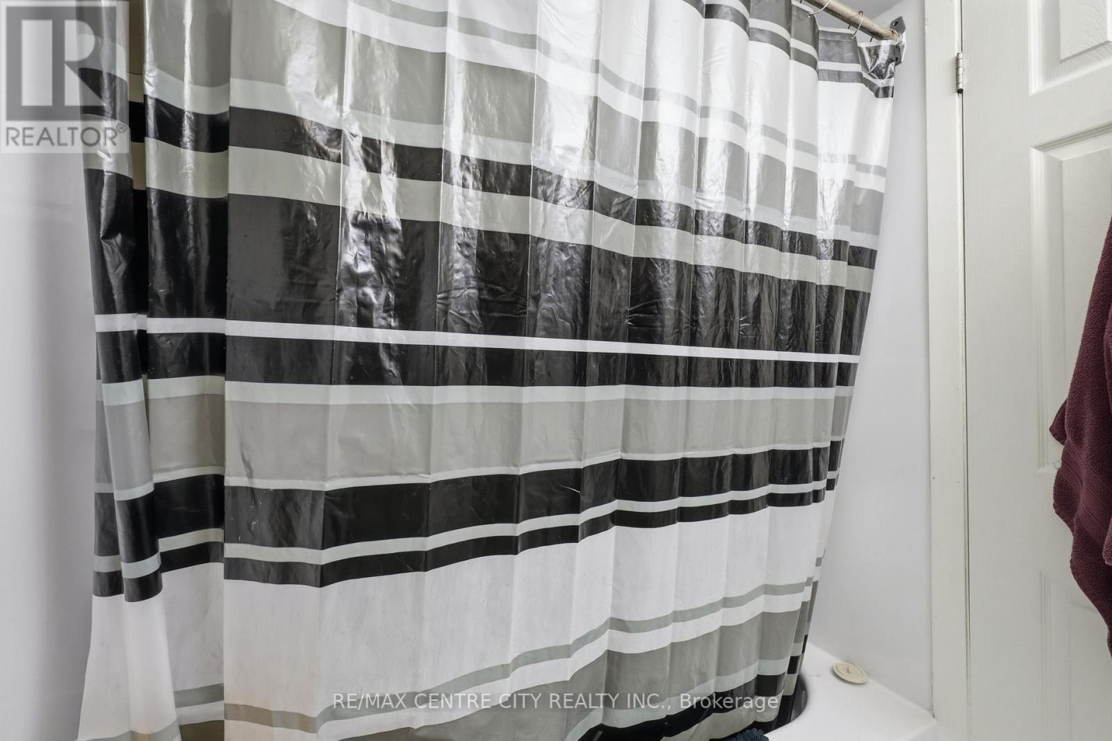 1564 NAIRN AVENUE - 25