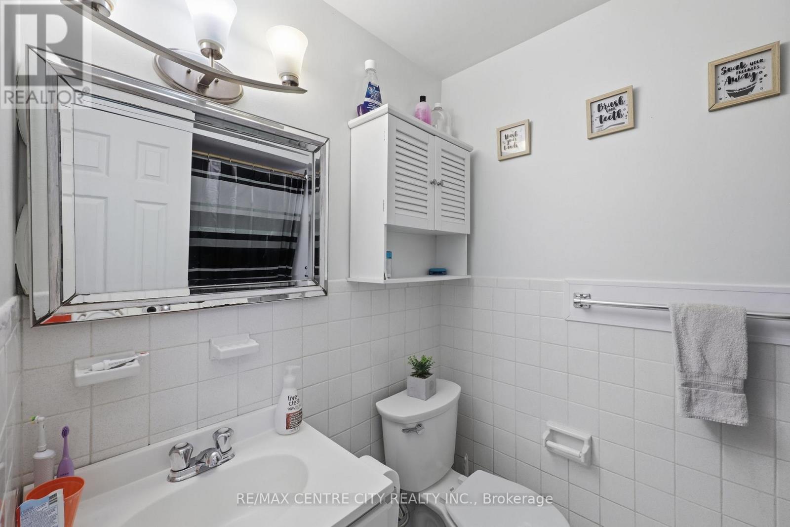 1564 NAIRN AVENUE - 26