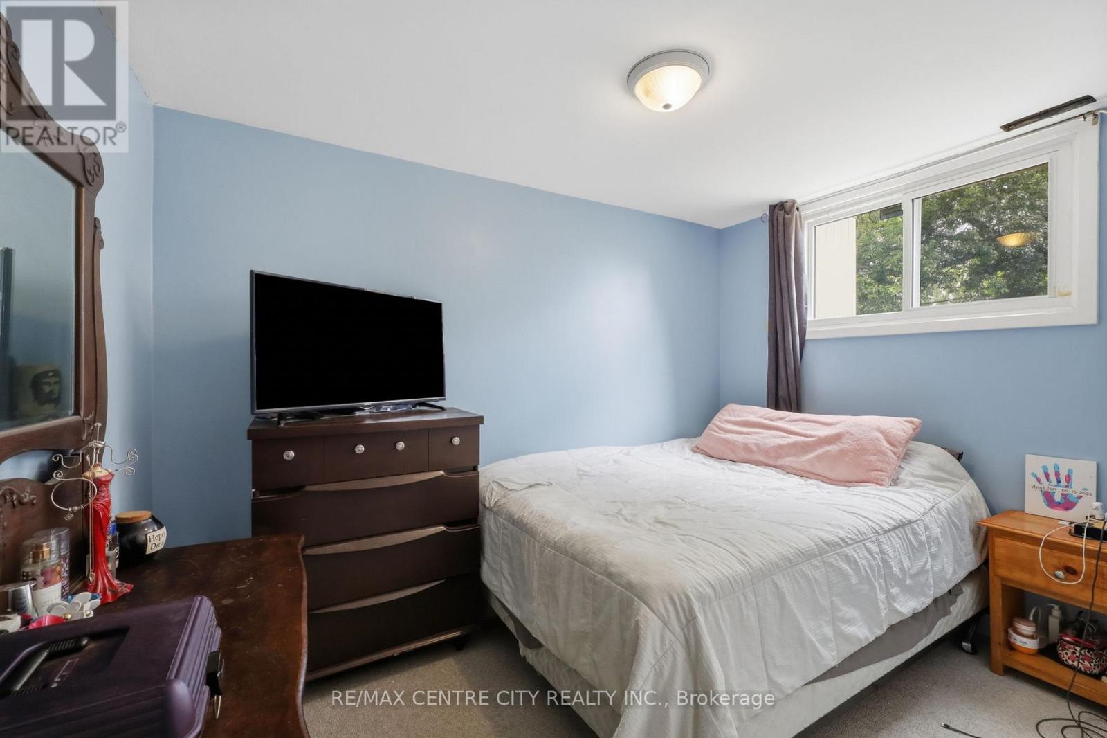 1564 NAIRN AVENUE - 27