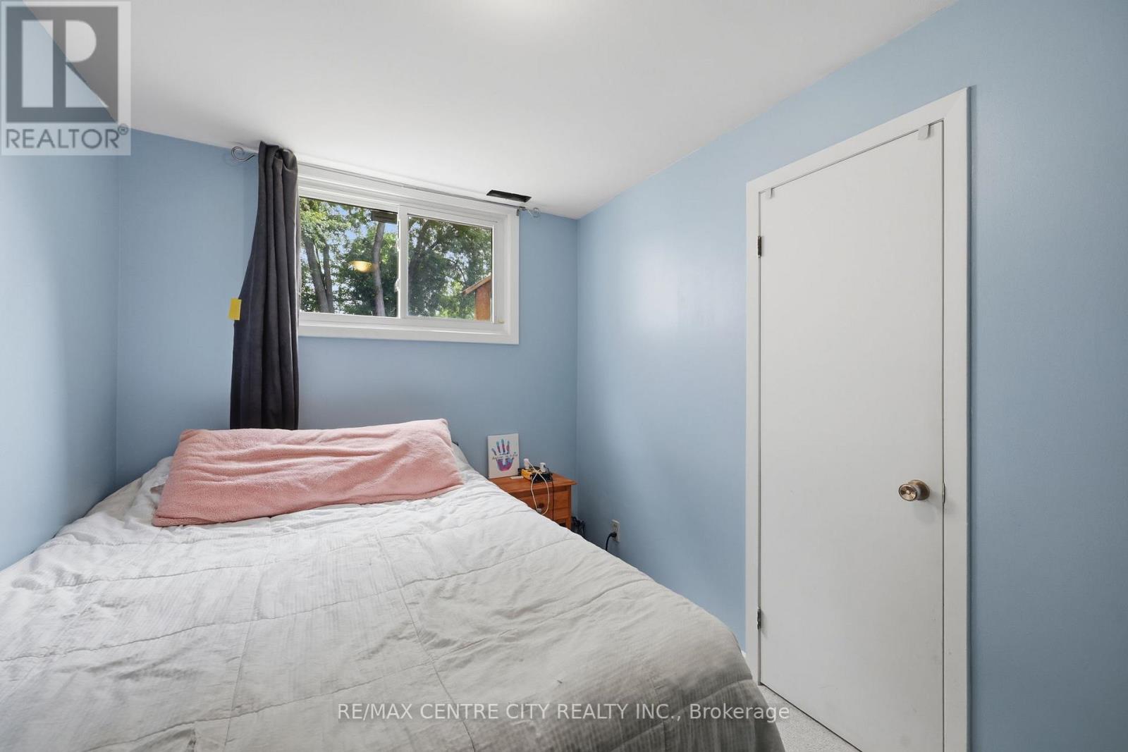 1564 NAIRN AVENUE - 28