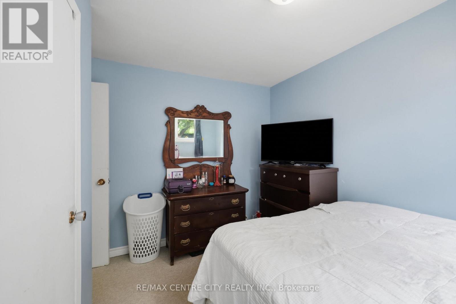 1564 NAIRN AVENUE - 29