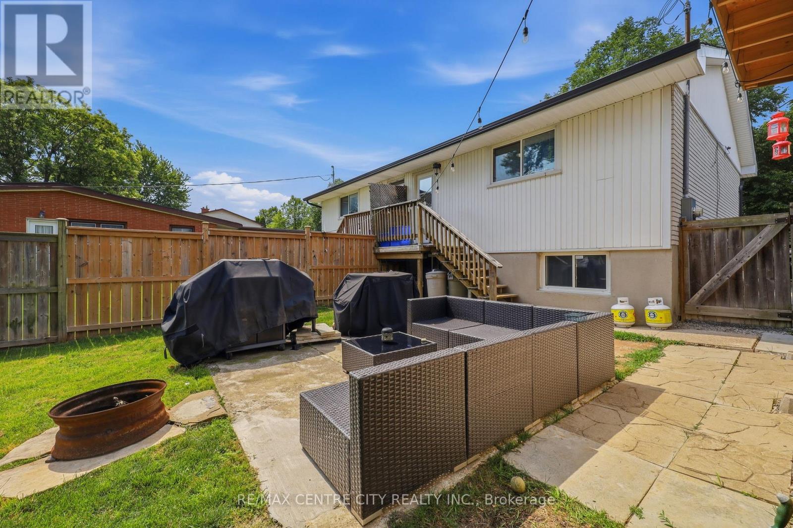 1564 NAIRN AVENUE - 34