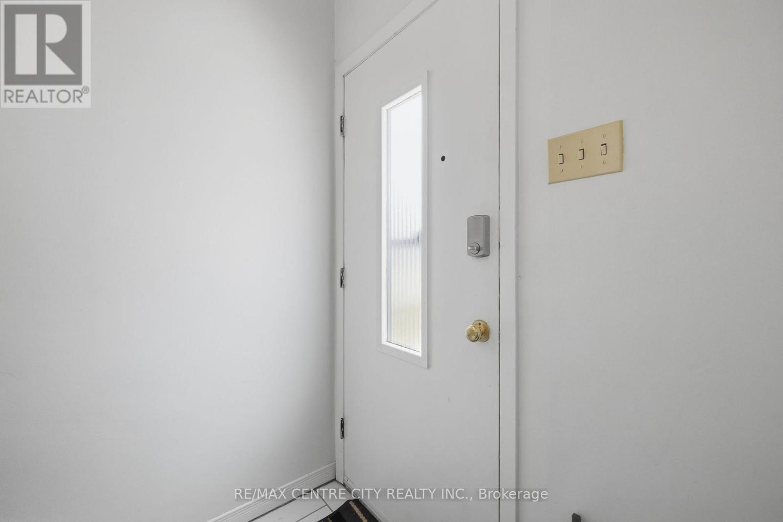 1564 NAIRN AVENUE - 4