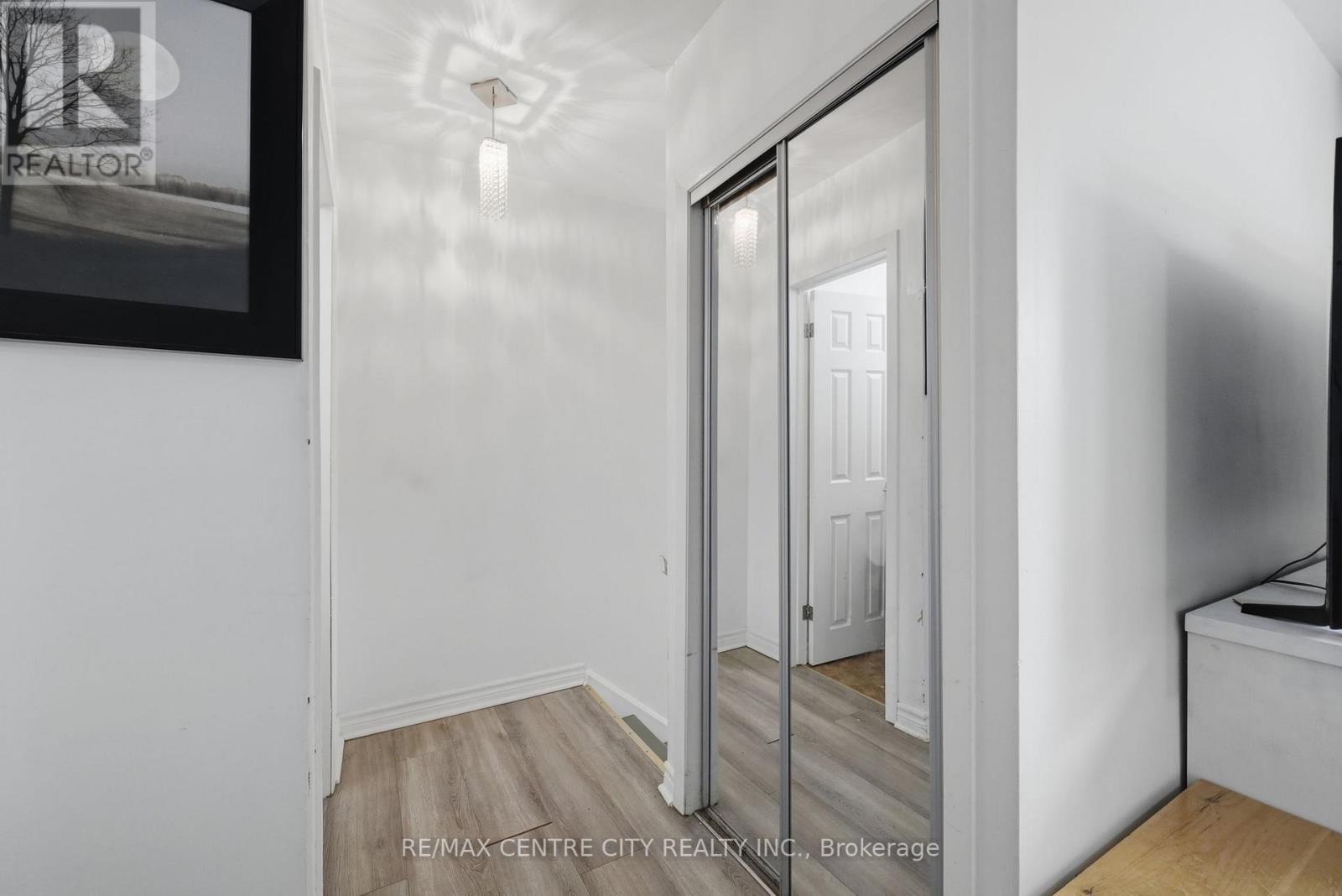 1564 NAIRN AVENUE - 5