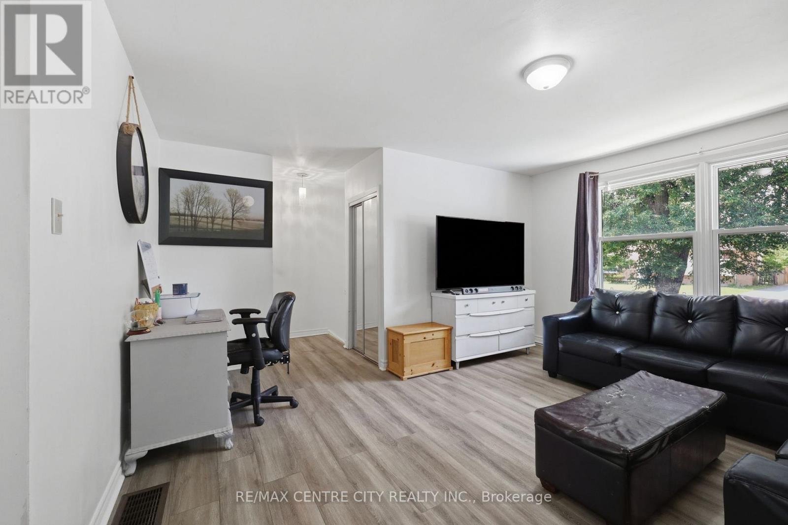1564 NAIRN AVENUE - 9