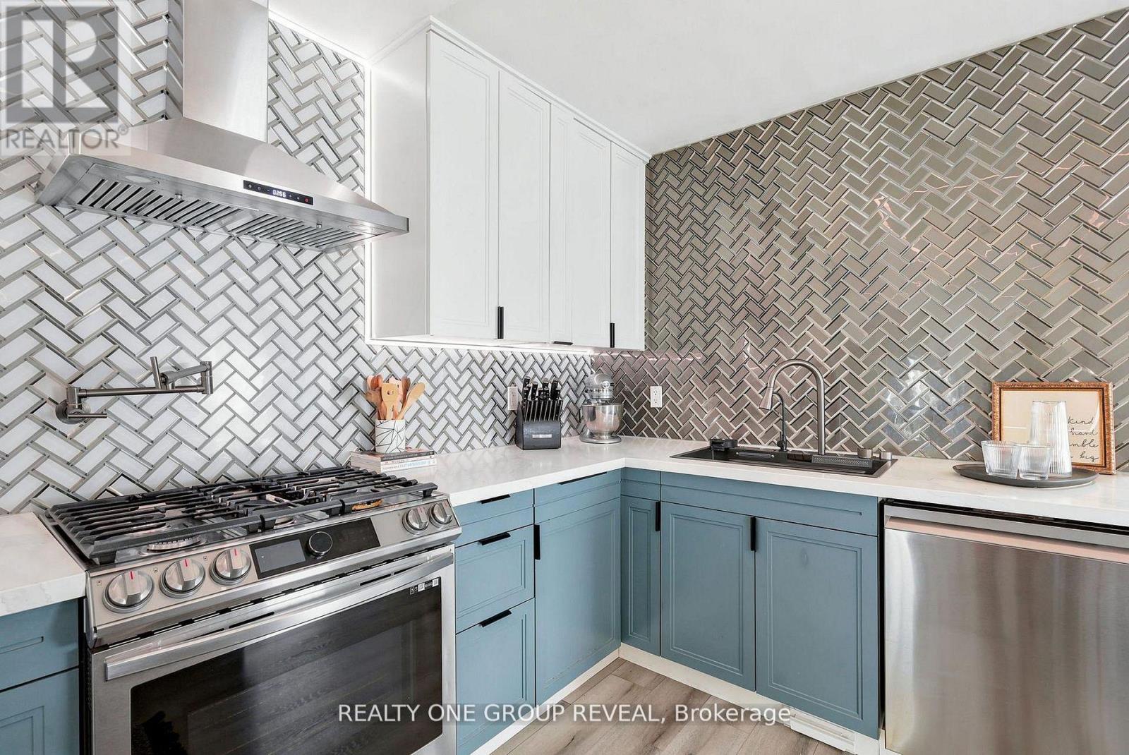 46 FIELDCREST AVENUE - 16