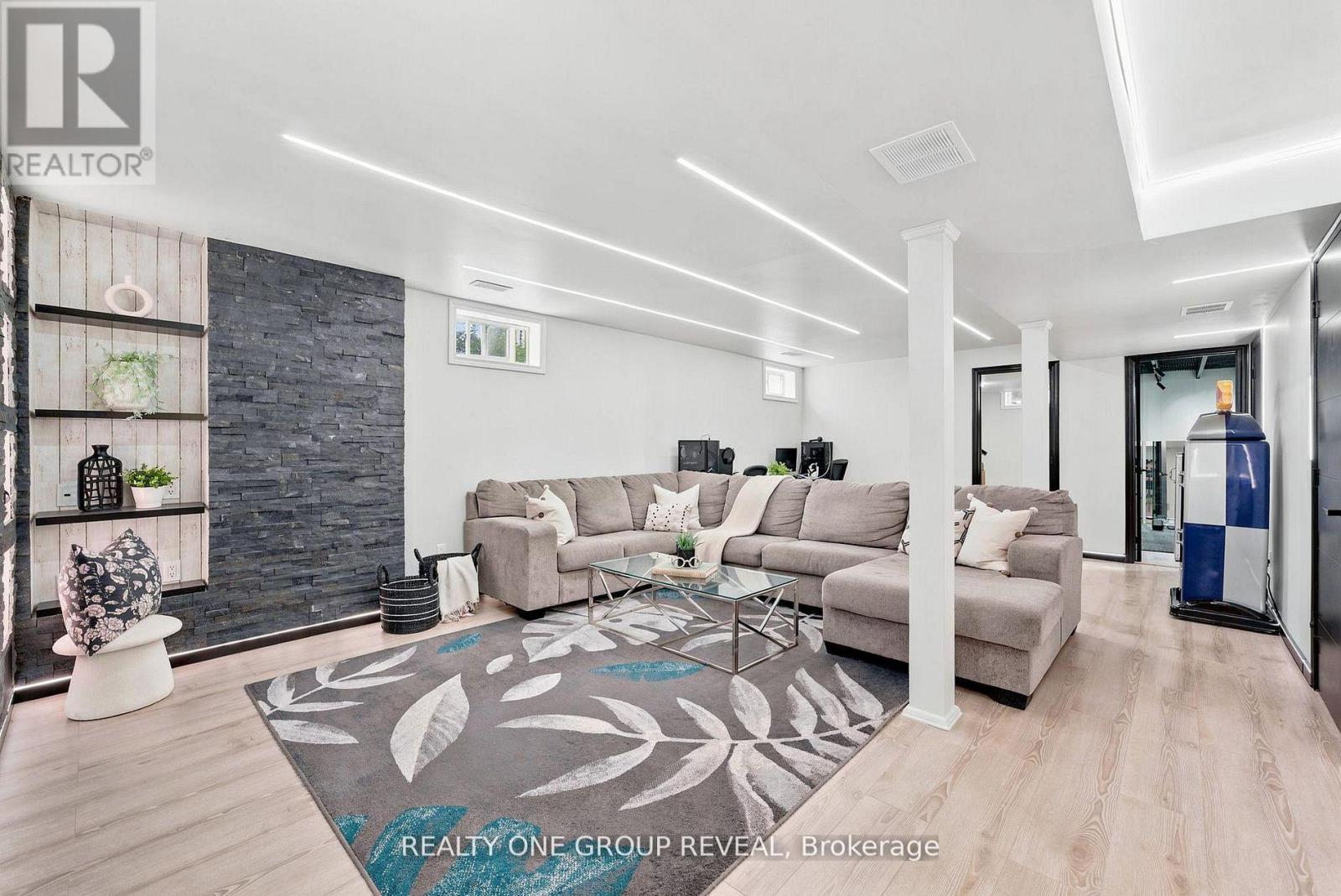 46 FIELDCREST AVENUE - 34