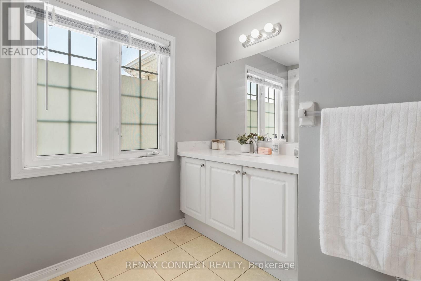 1831 DALHOUSIE CRESCENT - 23