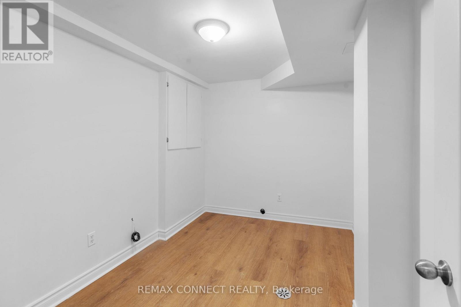 1831 DALHOUSIE CRESCENT - 26