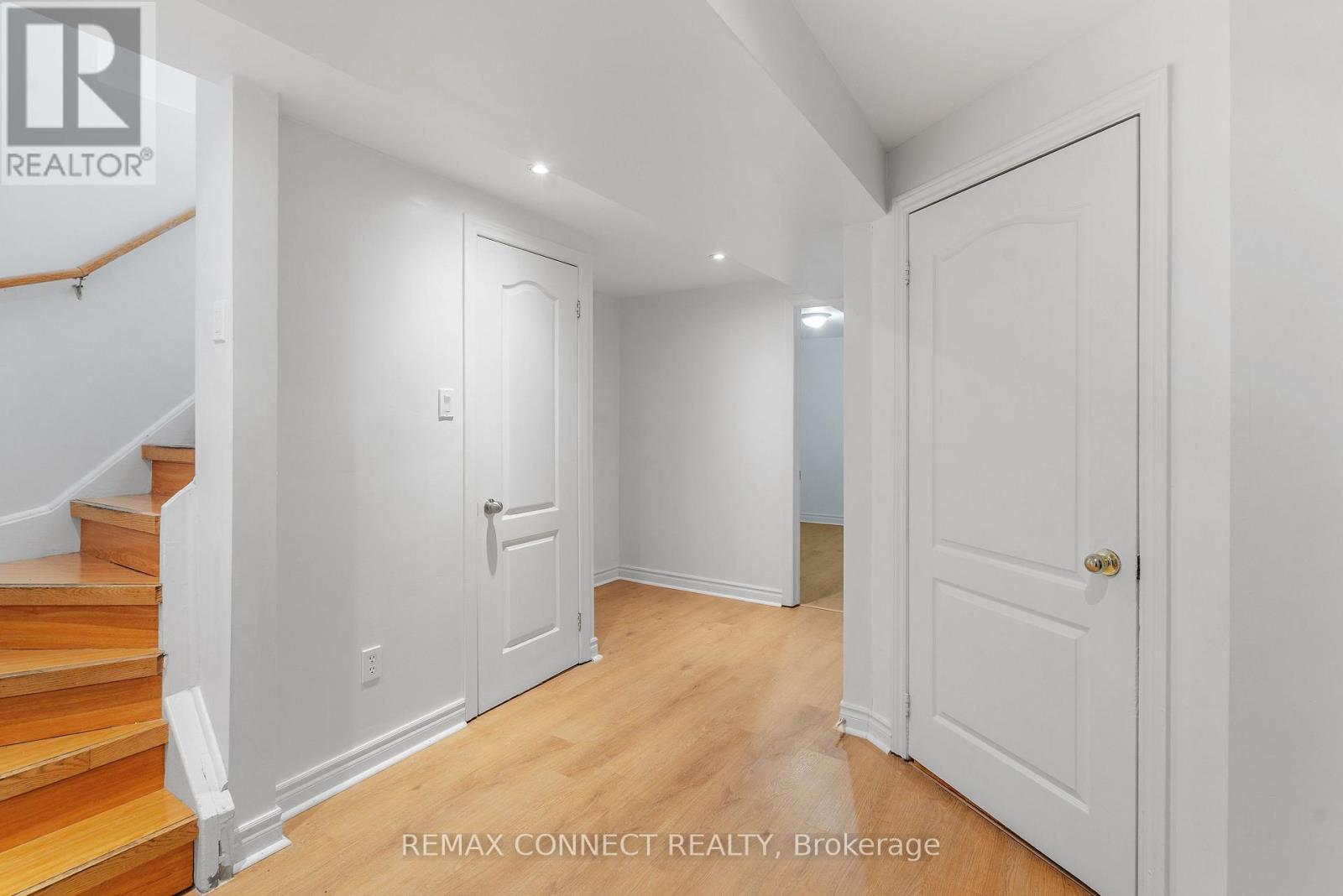 1831 DALHOUSIE CRESCENT - 28
