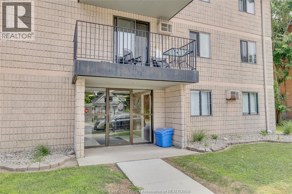 #104 3355 SANDWICH STREET - 27