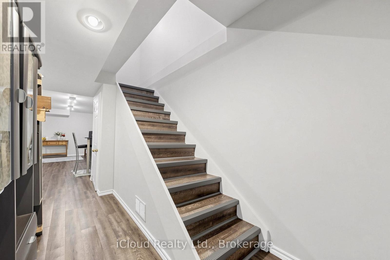 #16 1 ROYALWOOD COURT - 33