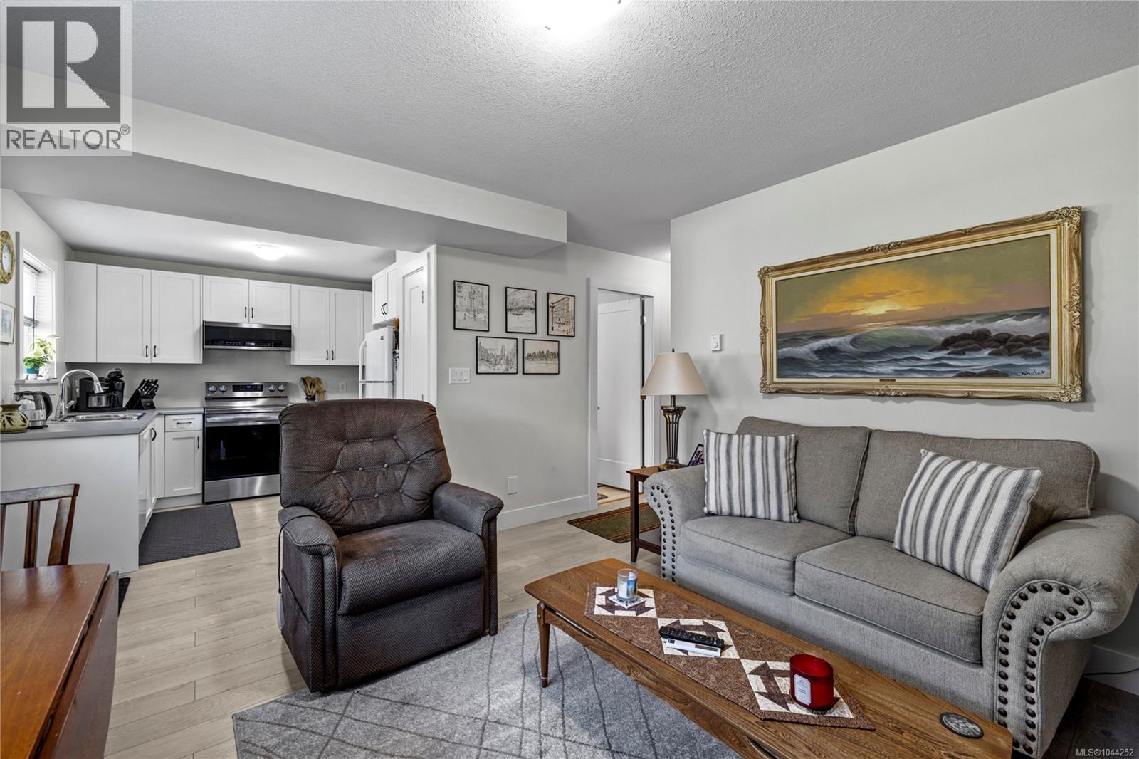 513 Martina Way - 14