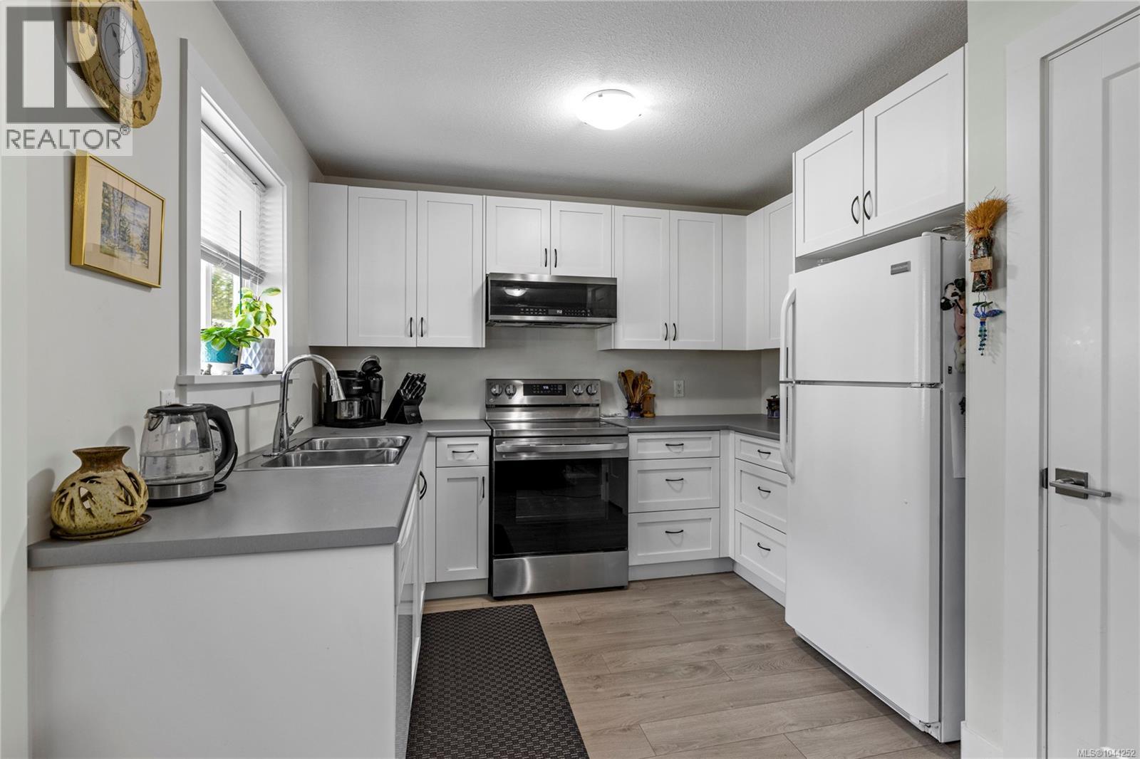 513 Martina Way - 15
