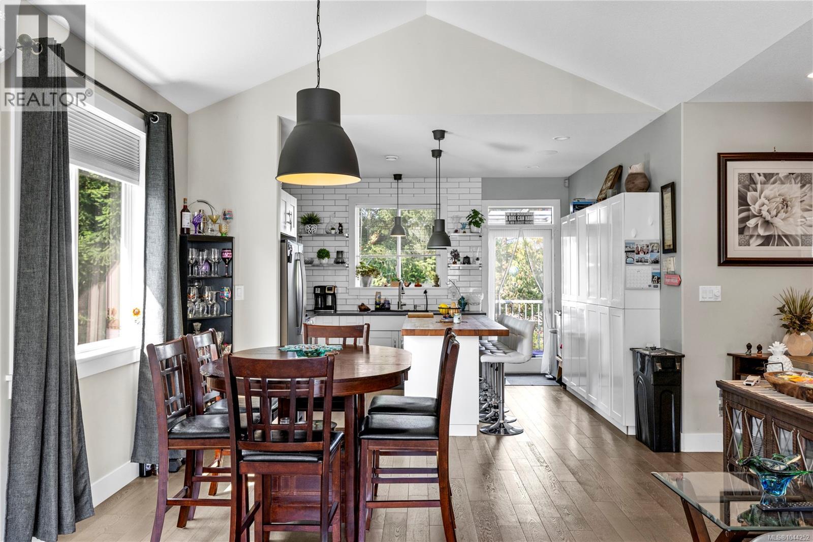 513 Martina Way - 37