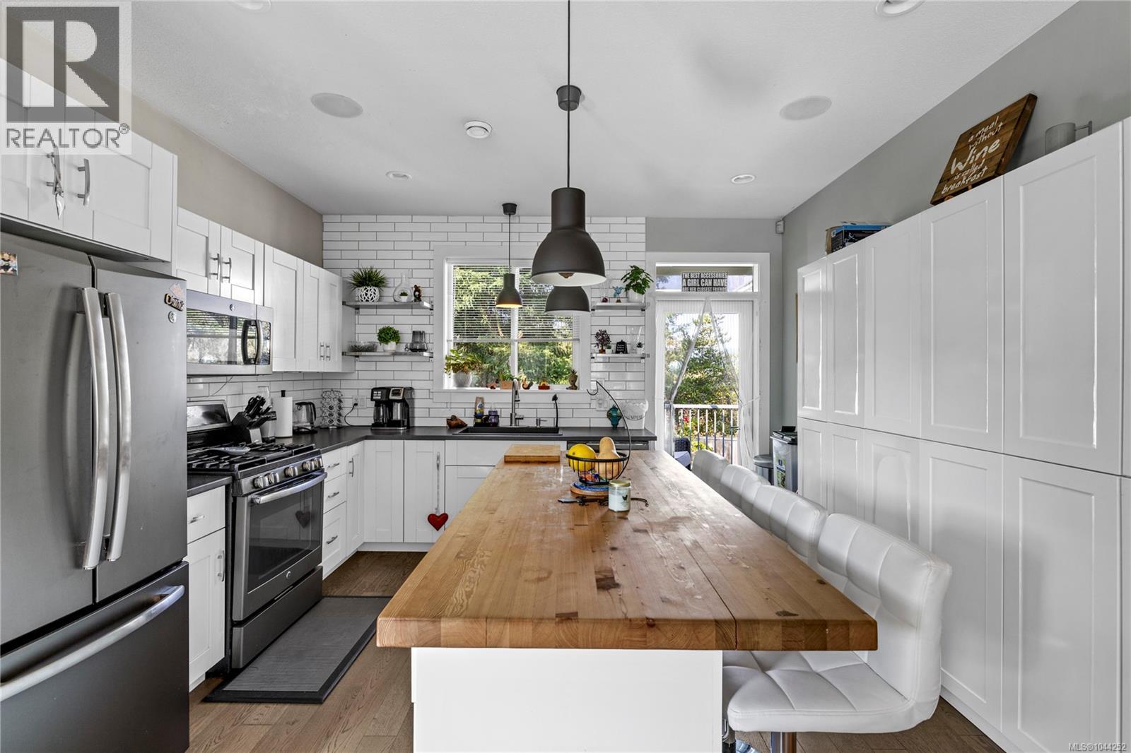 513 Martina Way - Image 32