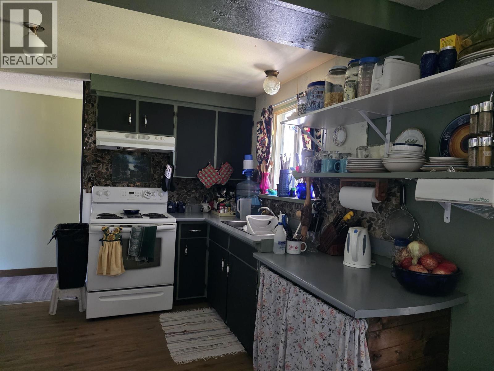 15 HARMON CRESCENT - 10