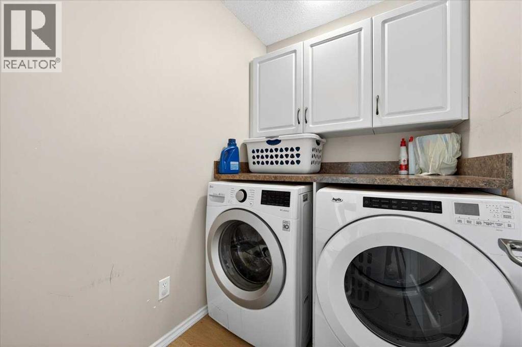 194 Everoak Gardens SW - 24