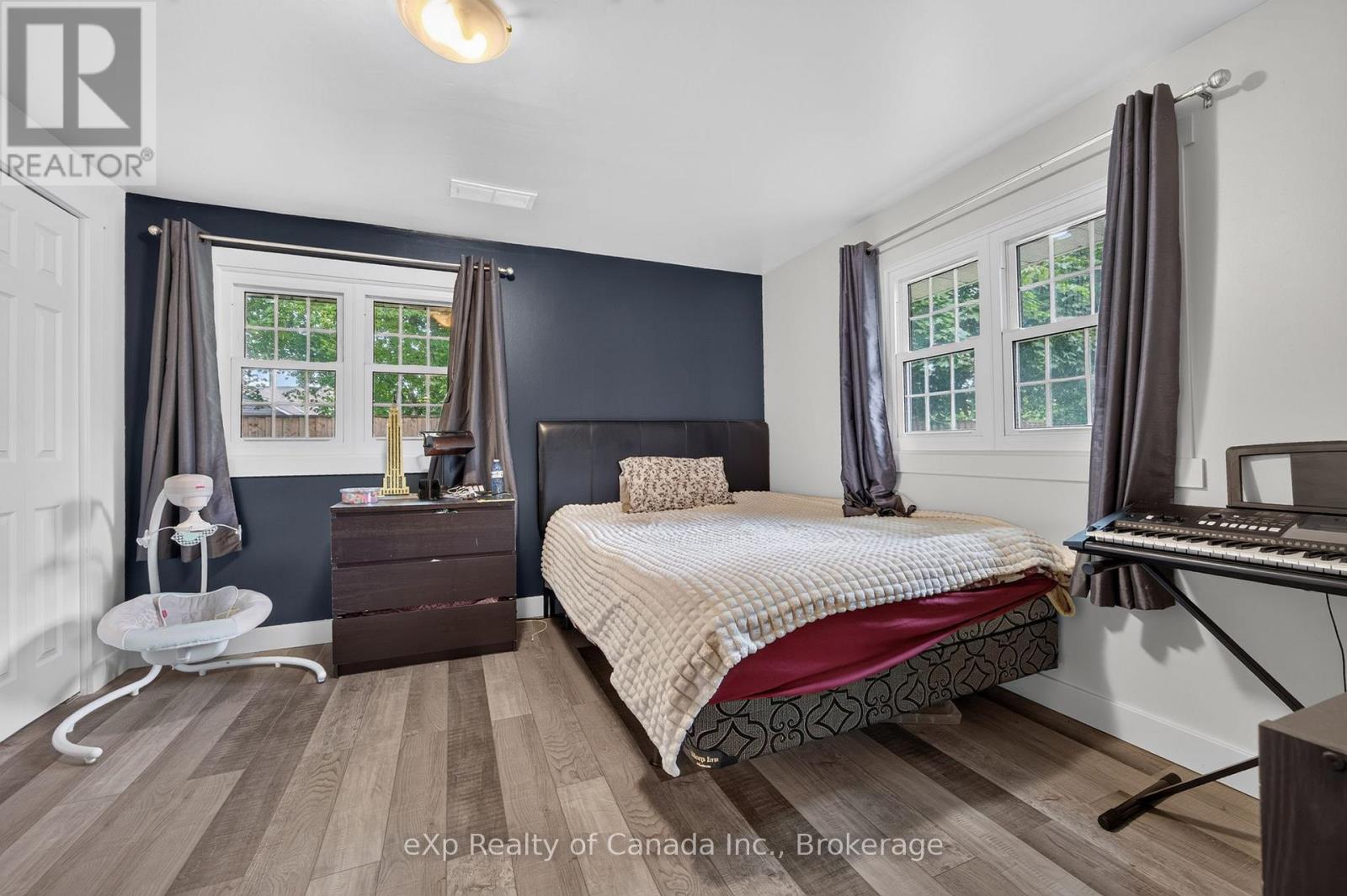 18 QUEEN STREET W - 24