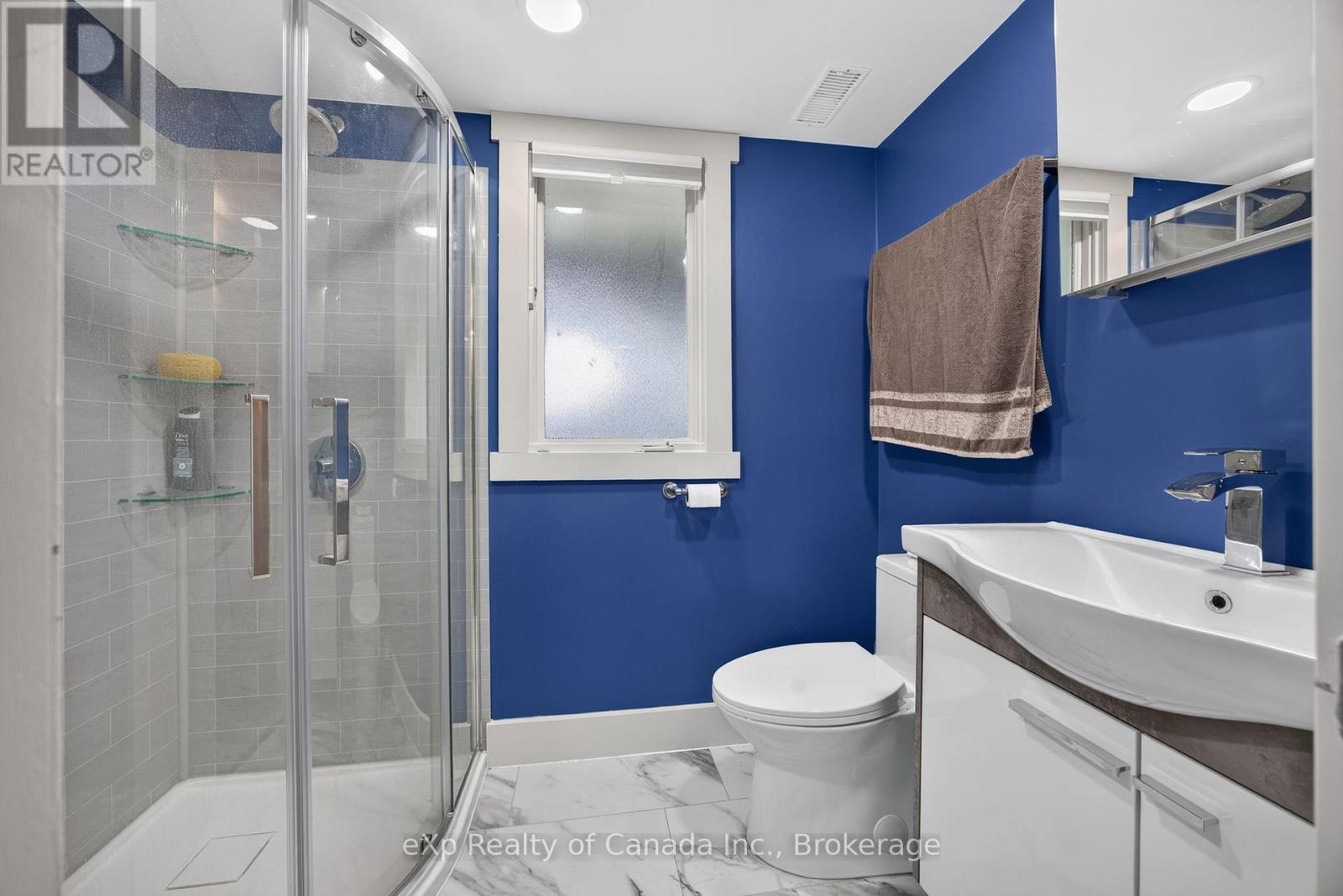 18 QUEEN STREET W - 25