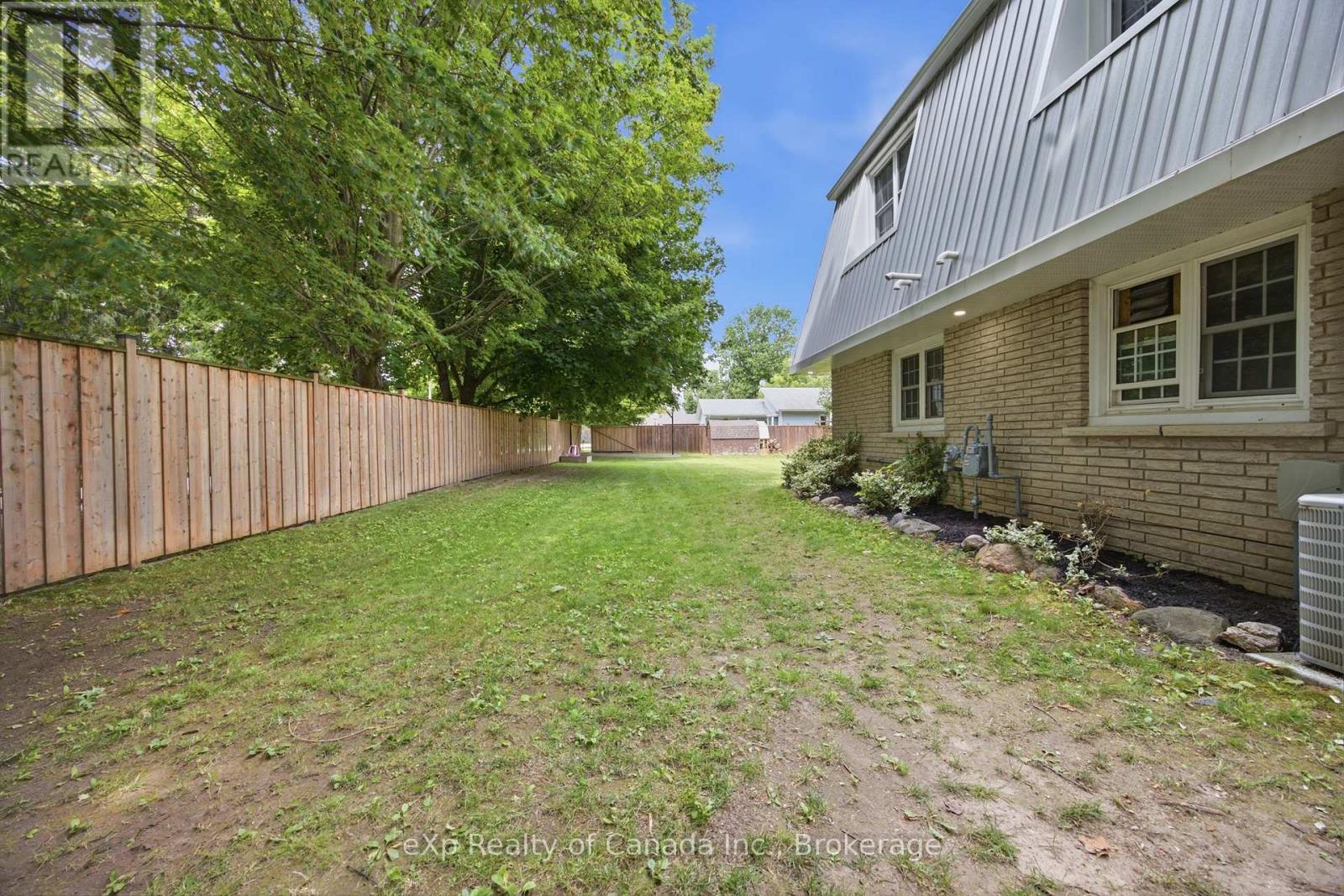 18 QUEEN STREET W - 34