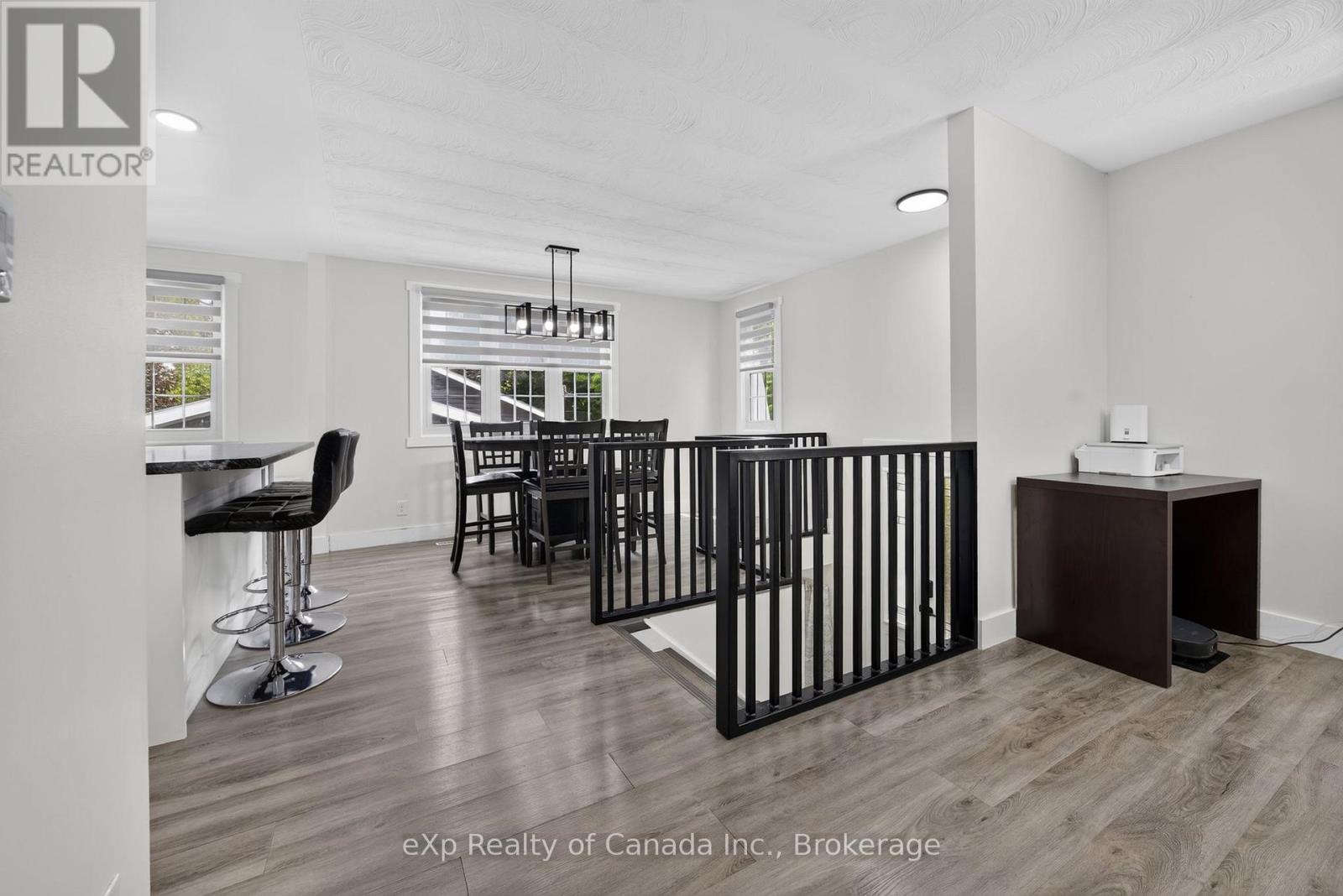 18 QUEEN STREET W - 5