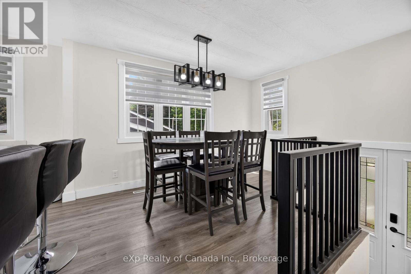 18 QUEEN STREET W - 6