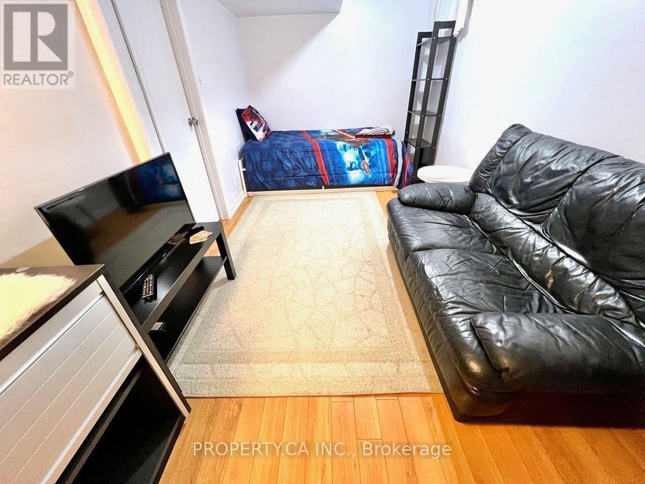 80 PETER ANDREW CRESCENT - 9