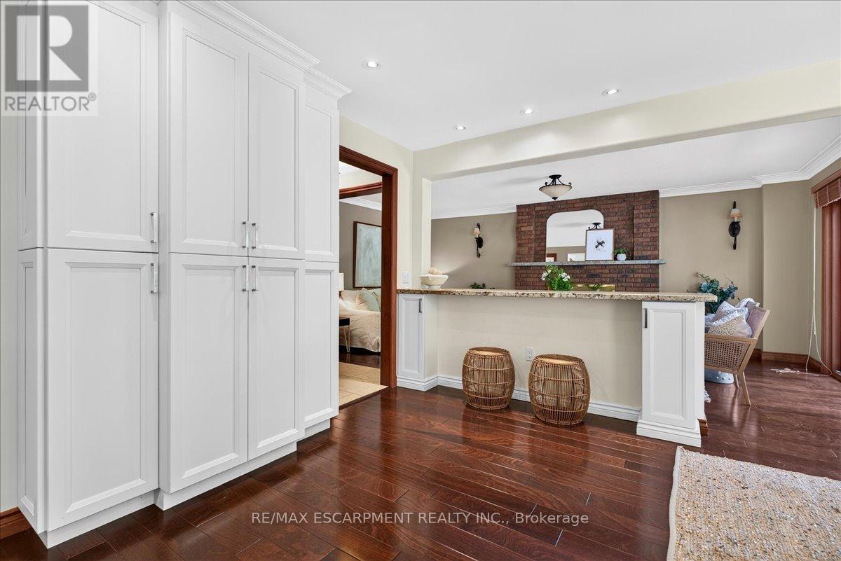 339 KINGSWAY PLACE - 9