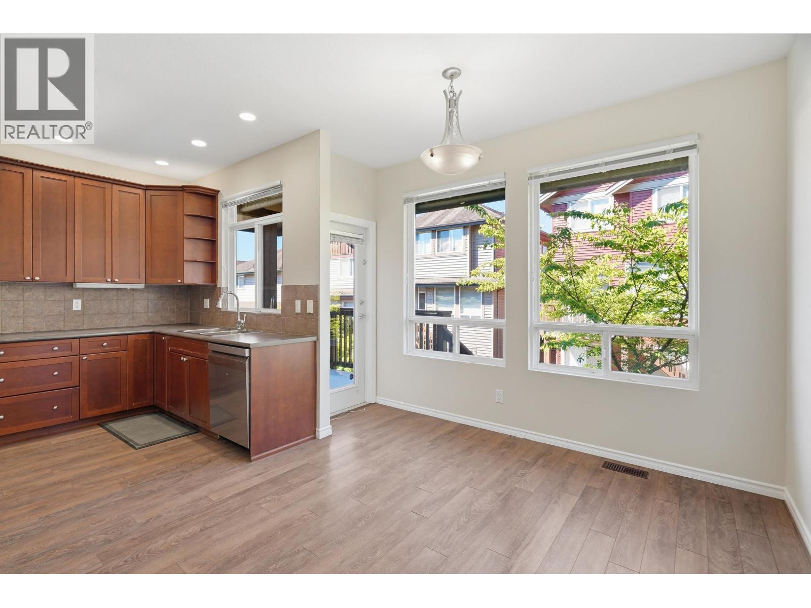 8 2281 ARGUE STREET, Port Coquitlam