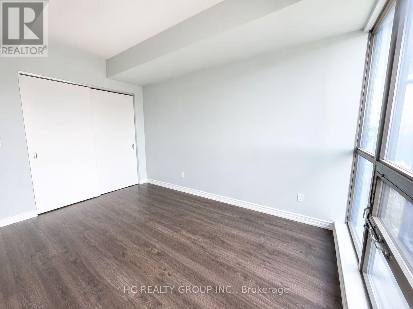 #1905 285 MUTUAL STREET - Image 12