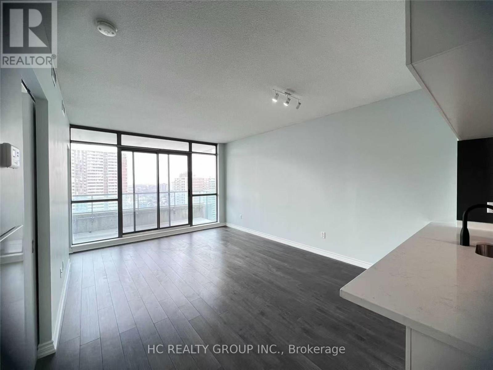 #1905 285 MUTUAL STREET - Image 9