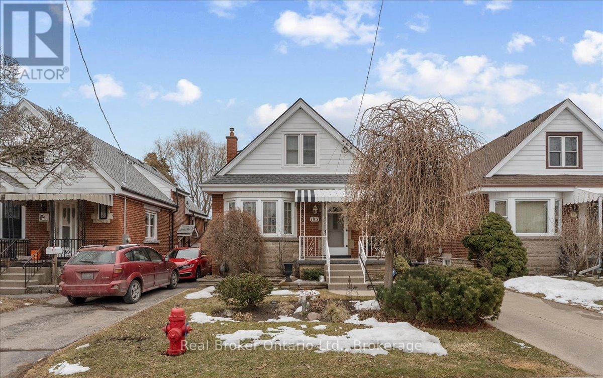 193 HUXLEY AVENUE S - 1