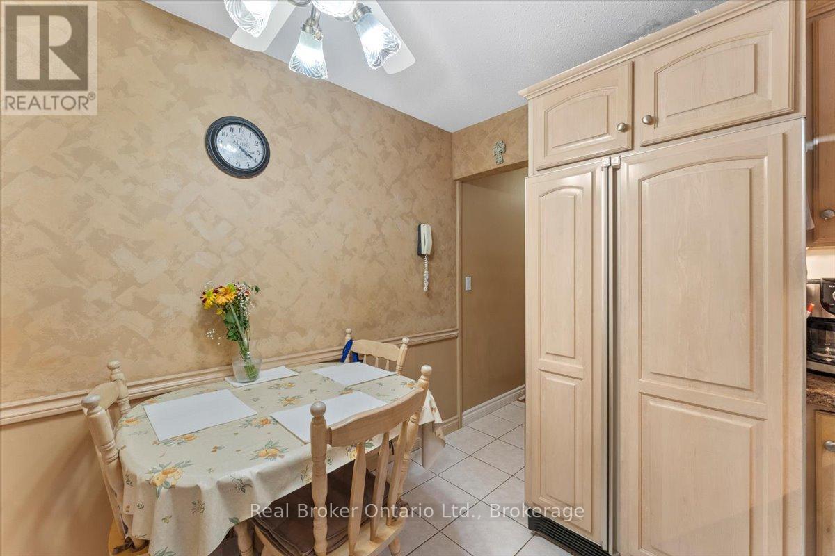 193 HUXLEY AVENUE S - 14