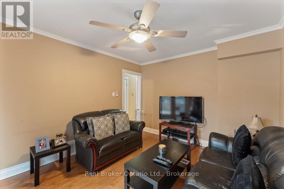 193 HUXLEY AVENUE S - 18