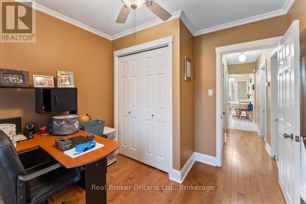 193 HUXLEY AVENUE S - 20