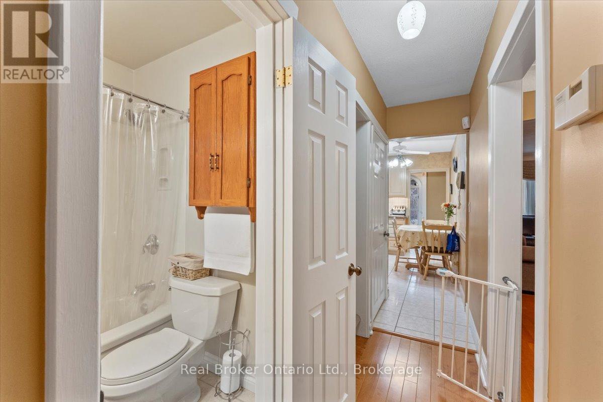 193 HUXLEY AVENUE S - 21