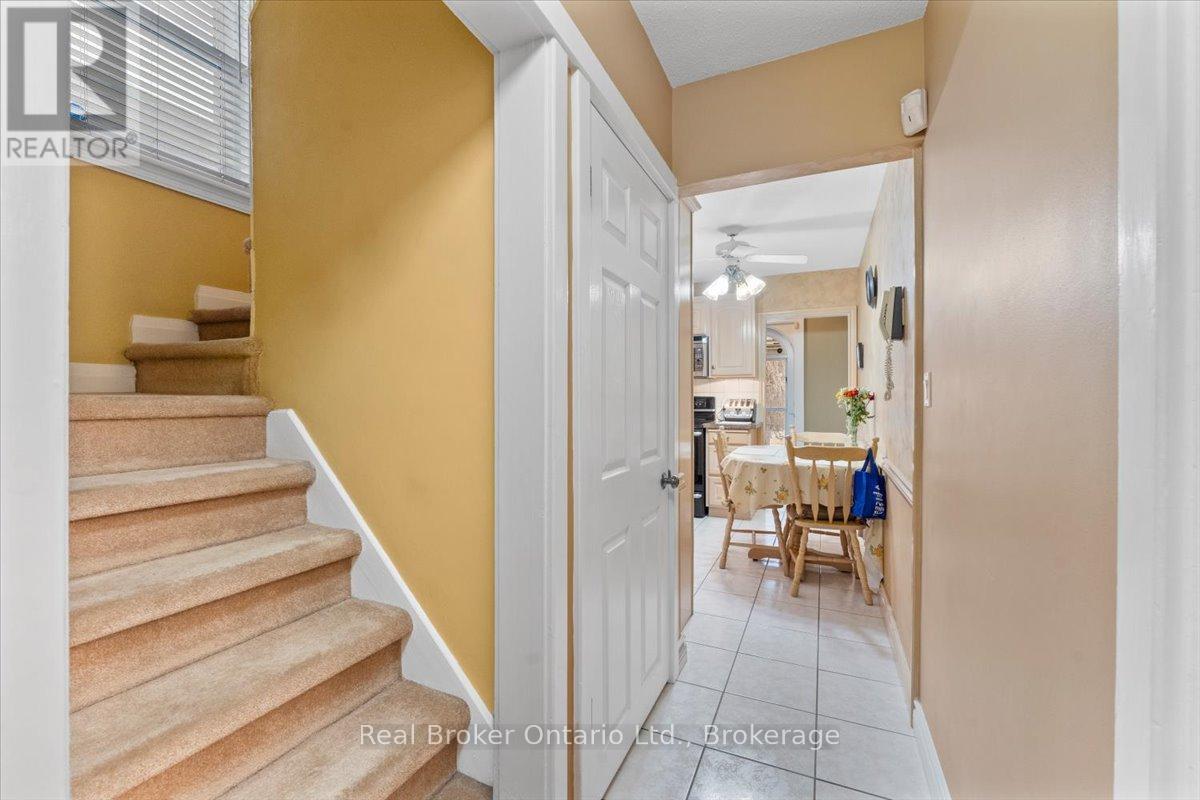 193 HUXLEY AVENUE S - 23