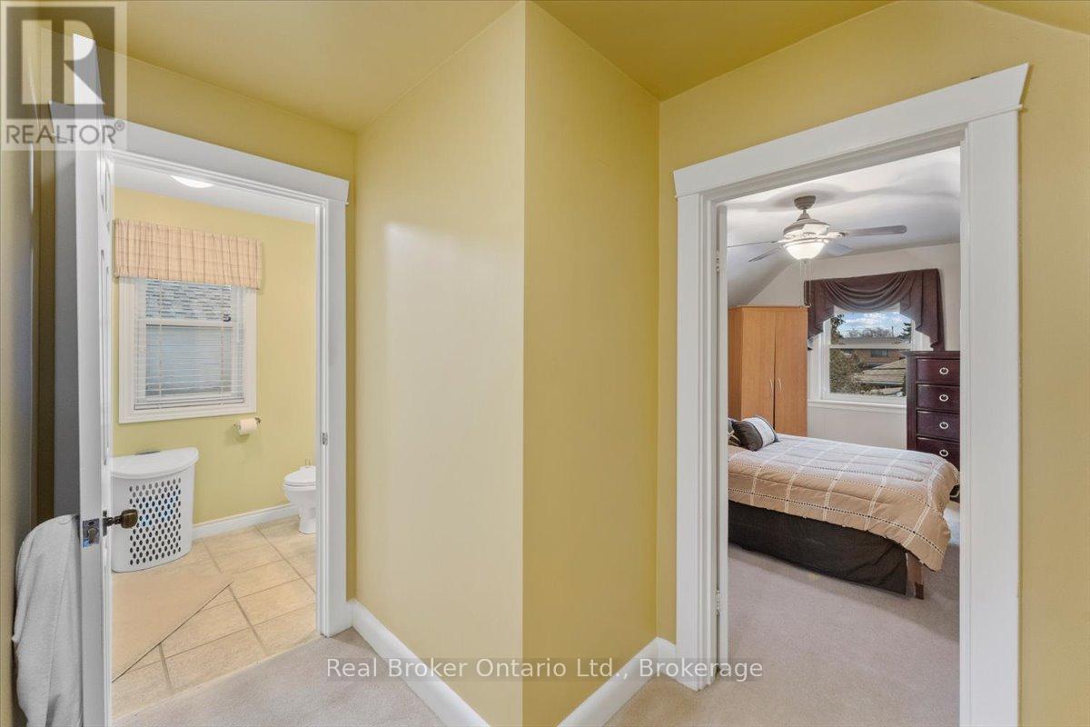 193 HUXLEY AVENUE S - 27