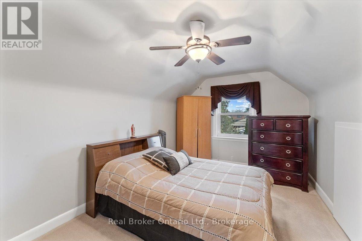 193 HUXLEY AVENUE S - 28