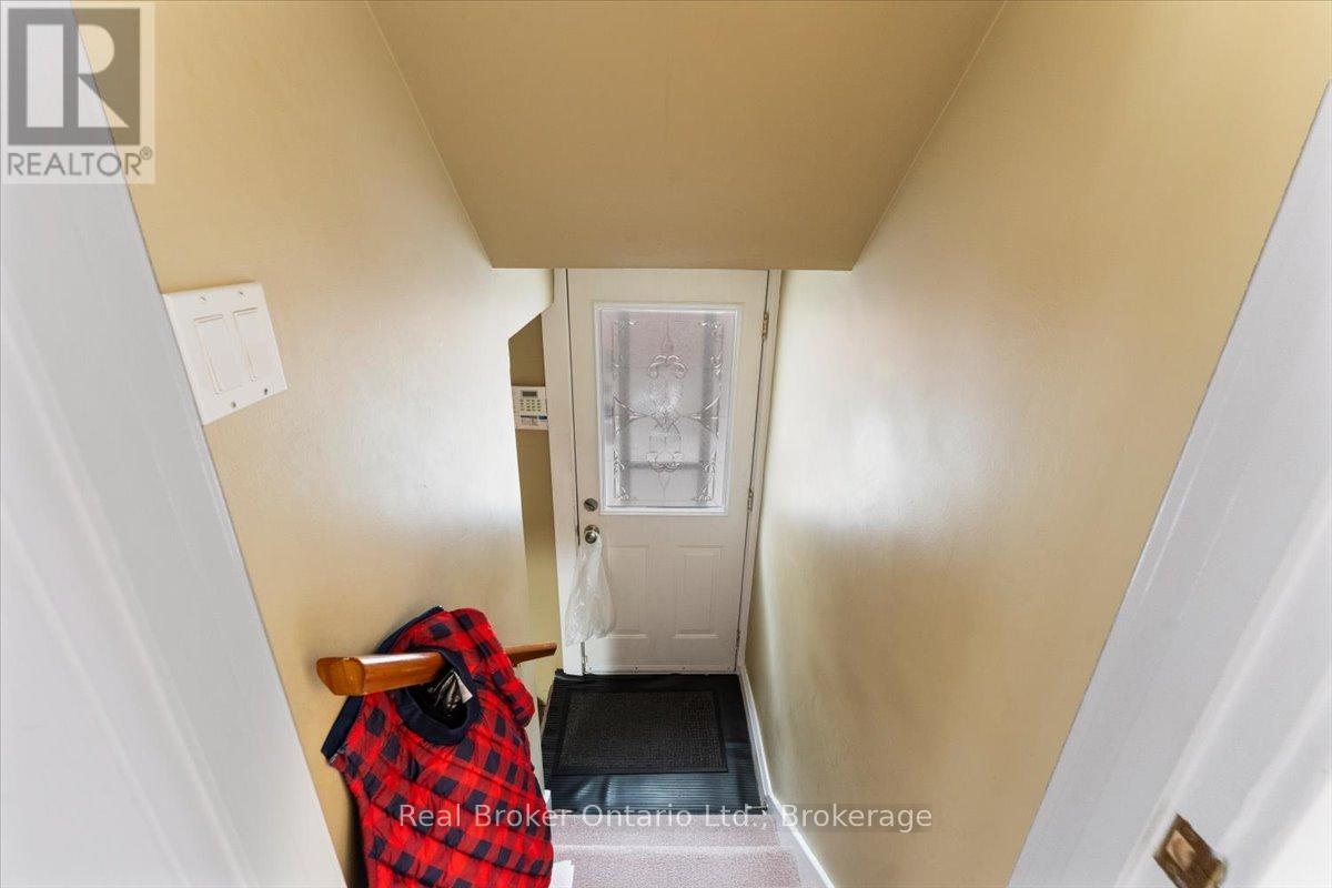 193 HUXLEY AVENUE S - 30