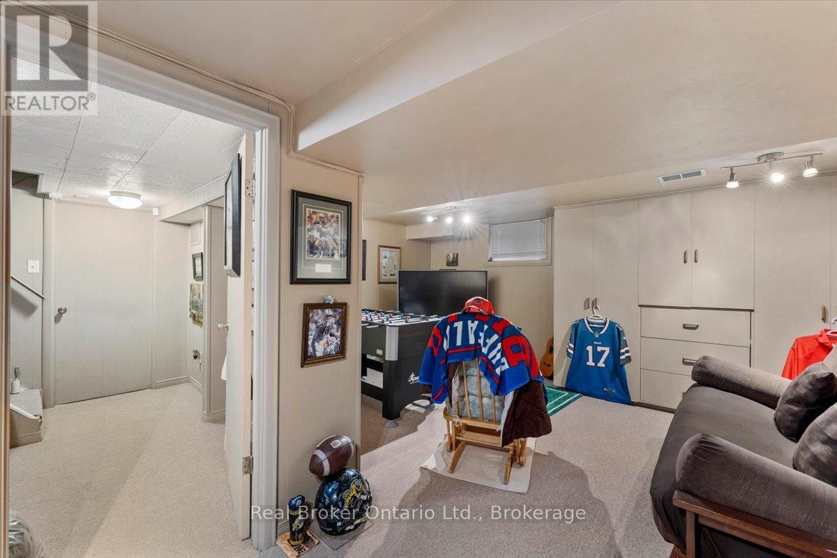 193 HUXLEY AVENUE S - 33
