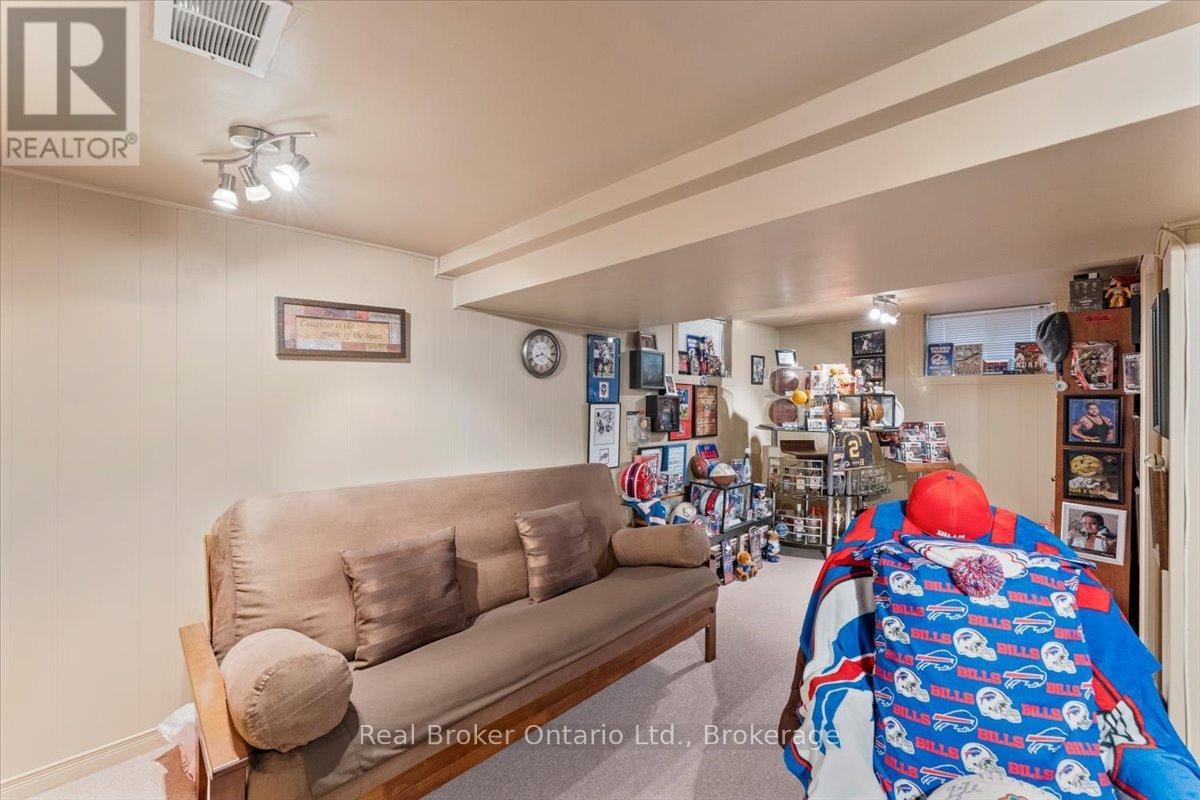 193 HUXLEY AVENUE S - 35
