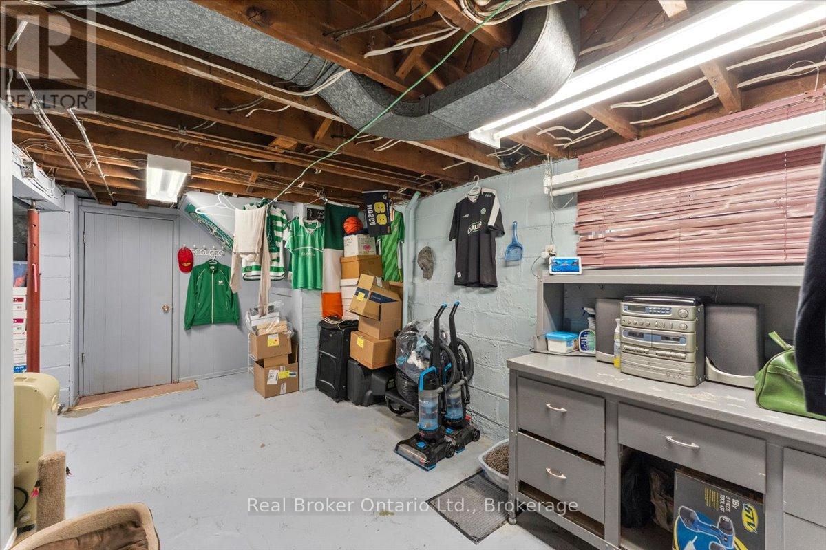 193 HUXLEY AVENUE S - 37