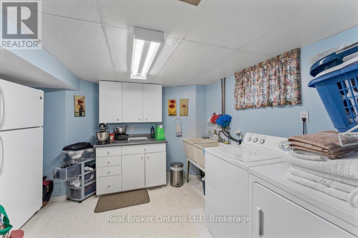 193 HUXLEY AVENUE S - 38