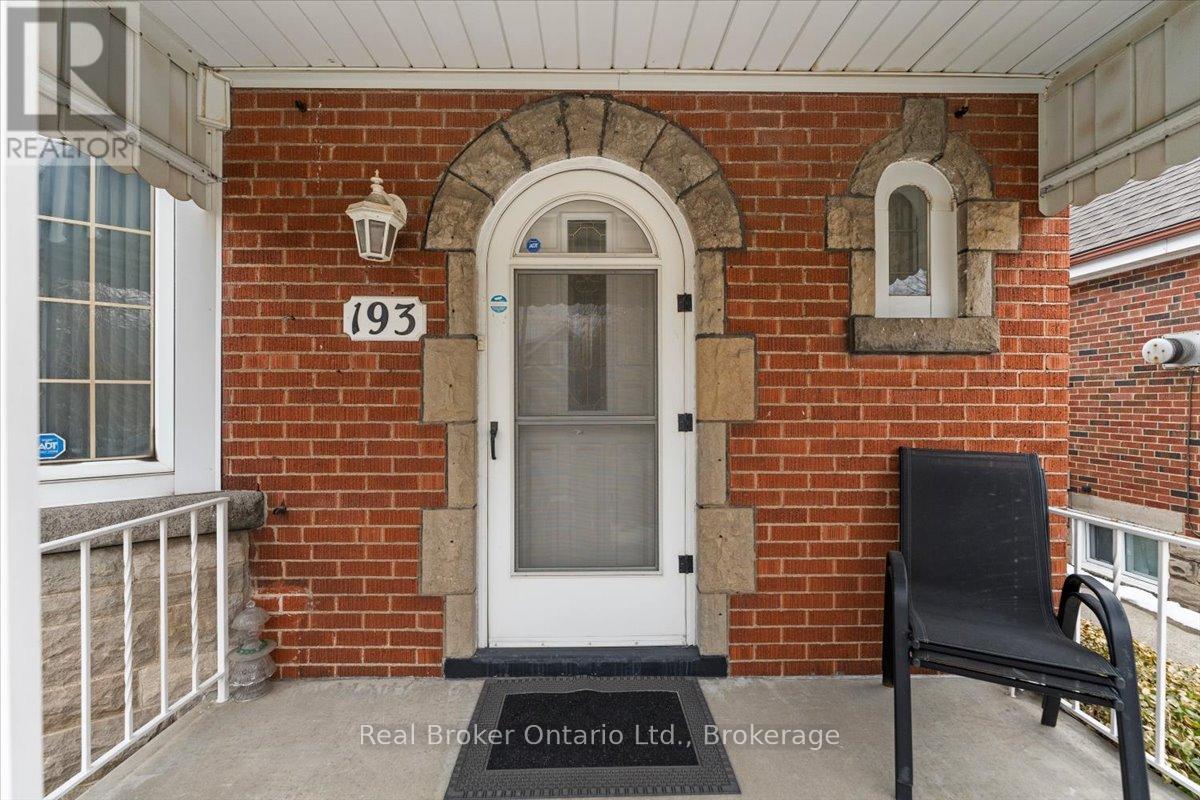 193 HUXLEY AVENUE S - 4